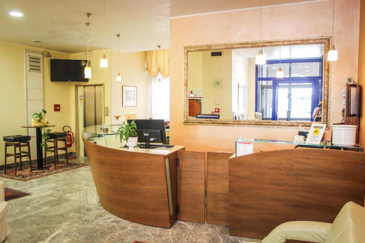 Hotel Centrale エステ エクステリア 写真